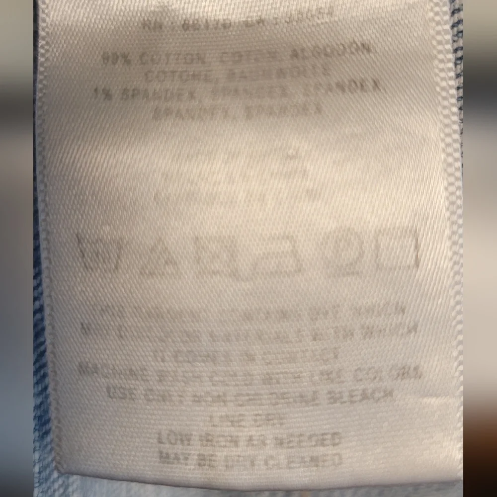 27 Anthropologie Pilcro Mid Rise Denim  Light Wash Distressed Jean Shorts Boho - Picture 8 of 8